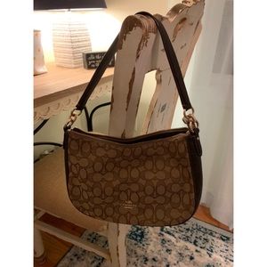 Classic Coach purse *matching wallet available!*